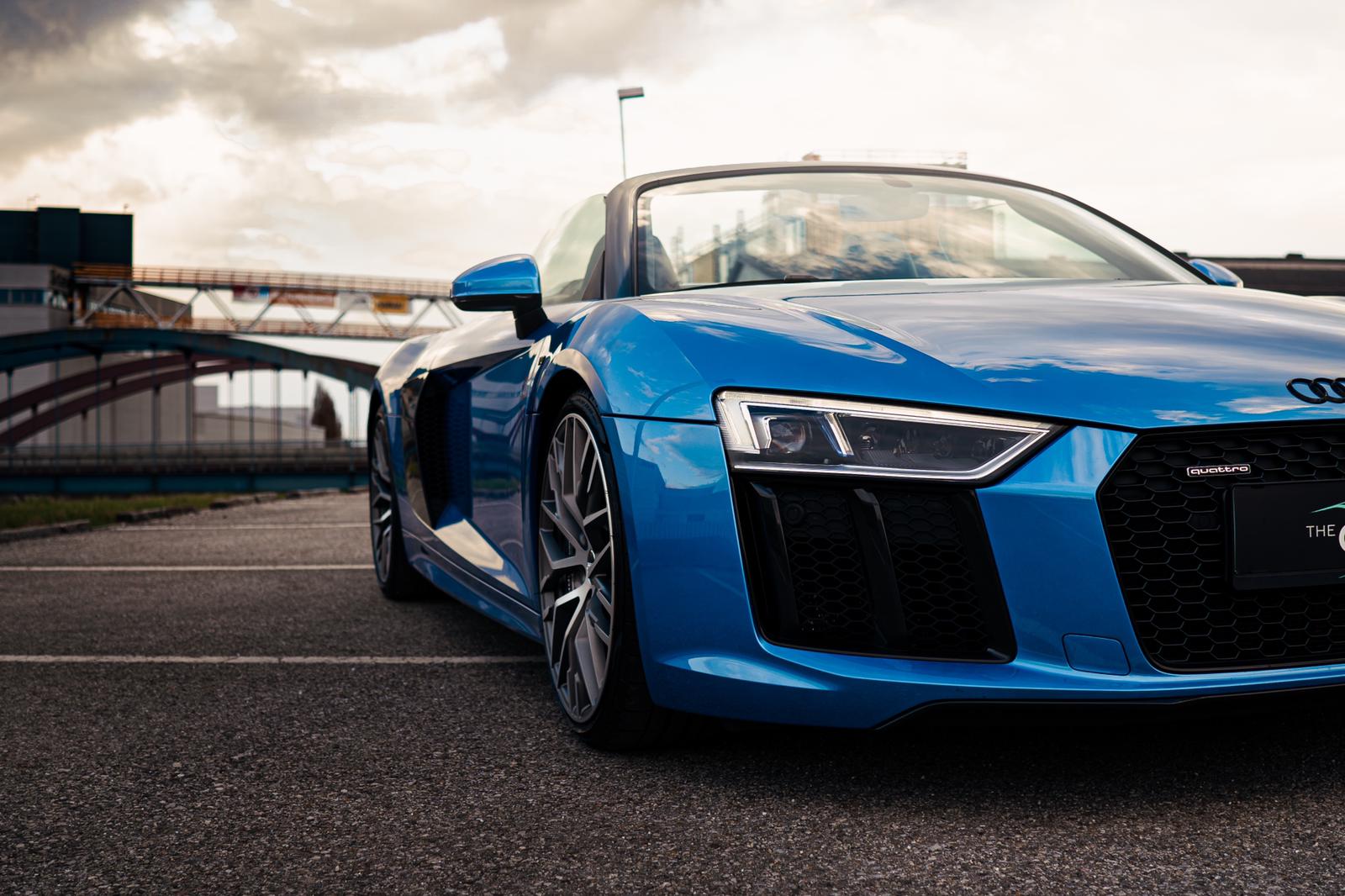 AUDI R8 Spyder V10 AUDI R8 Spyder V10